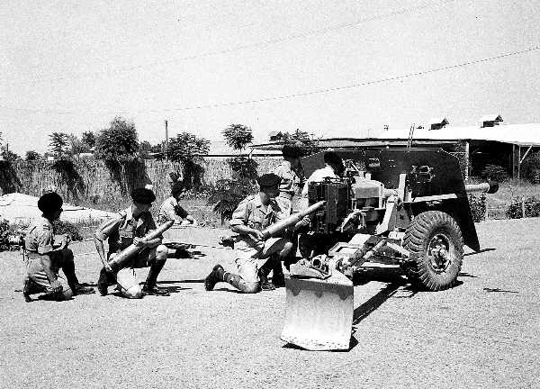 Images/ 1LF  1951  Moascar Minden Camp Ismalia Anti Tank Pln  !7 Pdr819.jpg